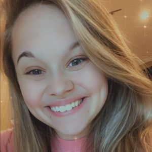 Meet your Posher, Candice